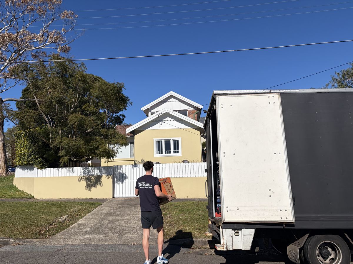 Jet carrying a box toward a house in Balgowlah, Sydney