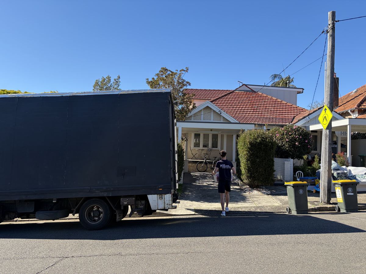 Jet carrying a box toward a house in Crows Nest, Sydney