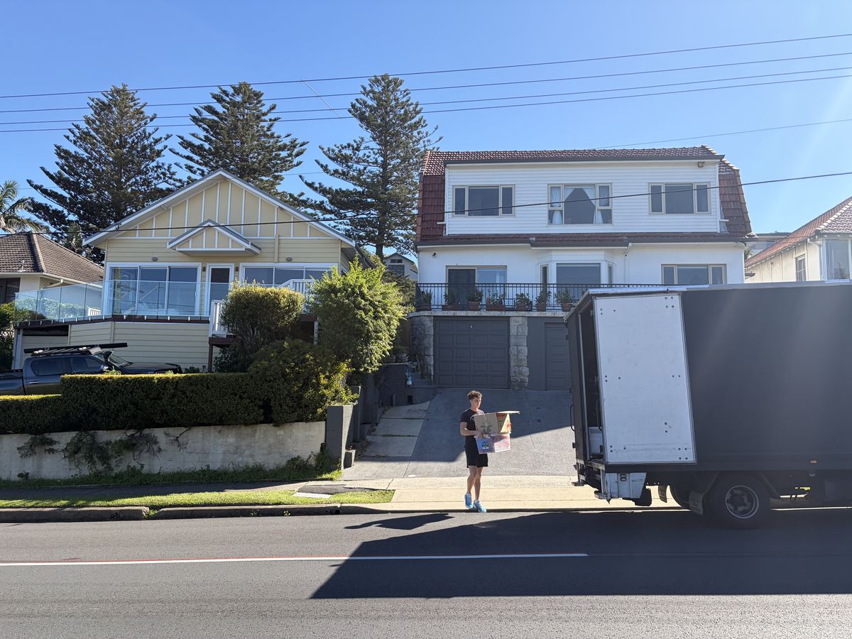 Jet carrying a box on a Narrabeen house move