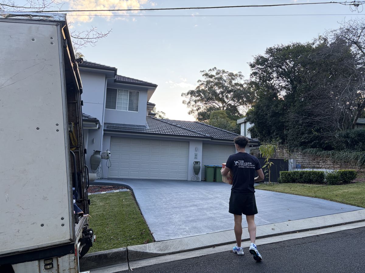 Jet walking up the driveway on a Willoughby house move